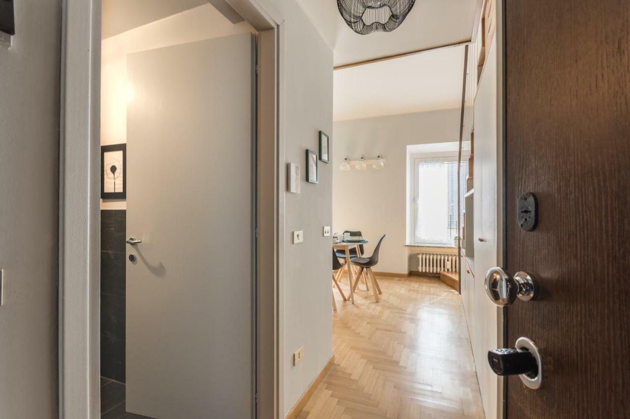 Modern Simplicity In Milan Centre Appartement Buitenkant foto